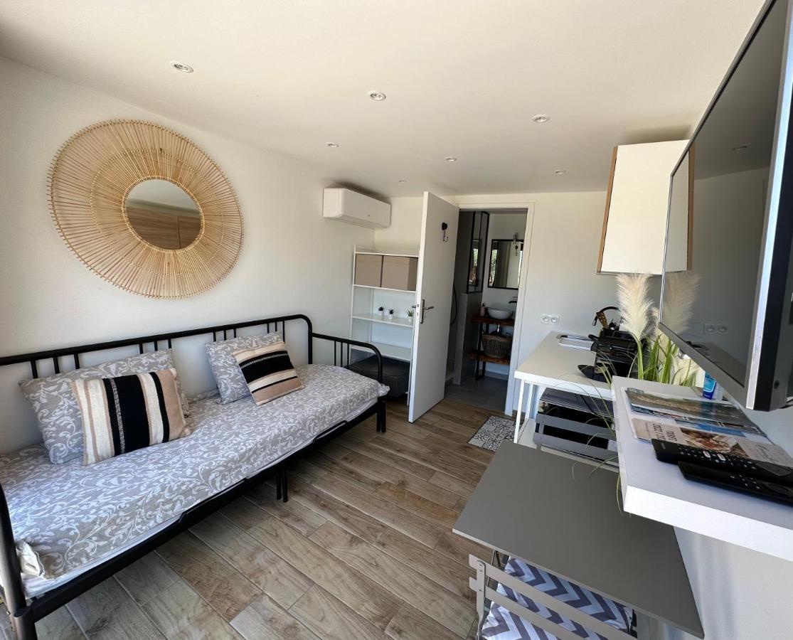Studio Collobrieres Vue Sur Village Exterior photo